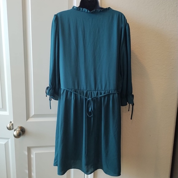 CITY CHIC ccx Long Sleeve Green V-neck Mini Dress Size 16 - Picture 4 of 11